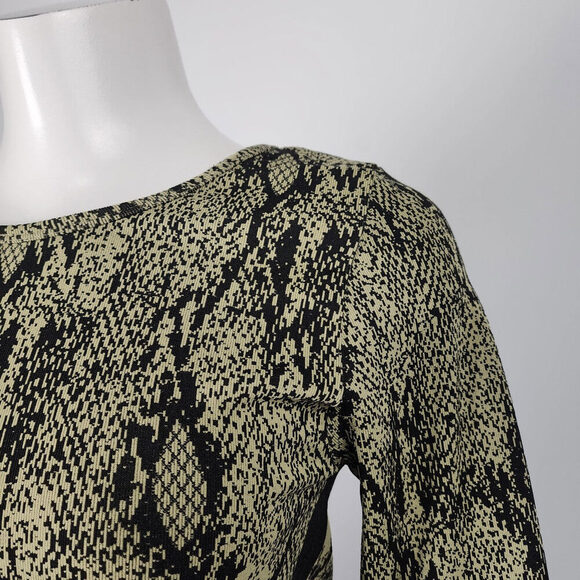 Fabletics Seamless Kamila Long Sleeve Crop Snakeskin Print Top Size S/M - Picture 2 of 6